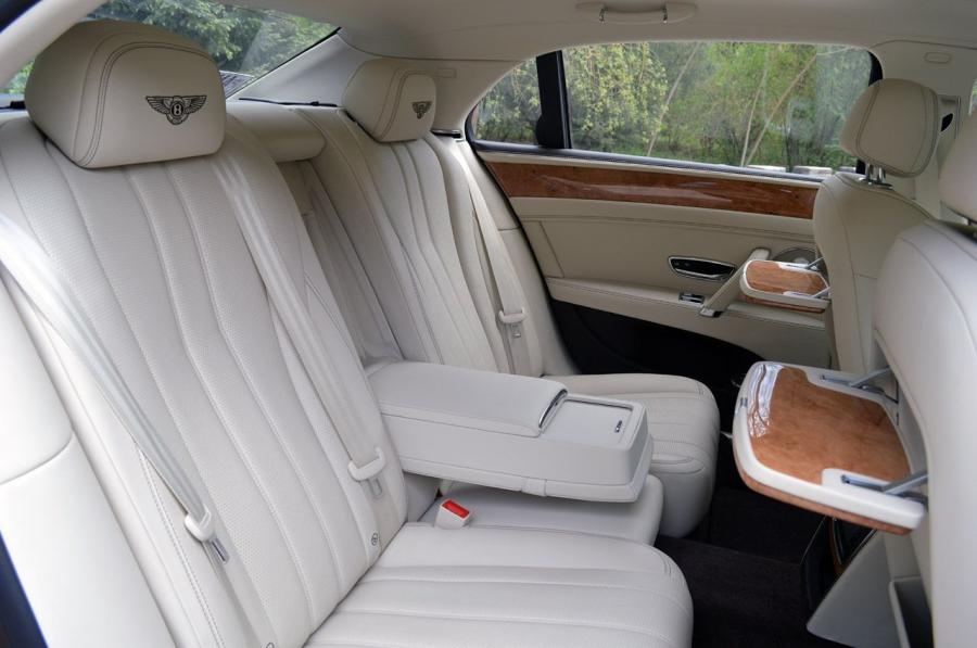 Интерьер Bentley Flying Spur 2014 года  (фото 18 из 63)